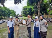 Polisi Peduli Pendidikan, Sat Binmas Polresta Mataram Jadi Pembina Upacara di SMPN 16