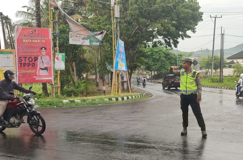 Satgas Kamseltibcarlantas Polres Lombok Barat Amankan Pemilu Serentak 2024