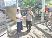Peduli Warganya, Bhabinkamtibmas Alas Barat Berikan Bantuan Sosial