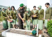 Mengheningkan Cipta, Danrem 162/WB dan Rombongan Tabur Bunga di Makam Pahlawan: “Terima Kasih Para Pahlawan”
