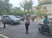 Berikan Kenyamanan Sholat Jum’at, Polwan Polresta Mataram Laksanakan Pengamanan Di Masjid