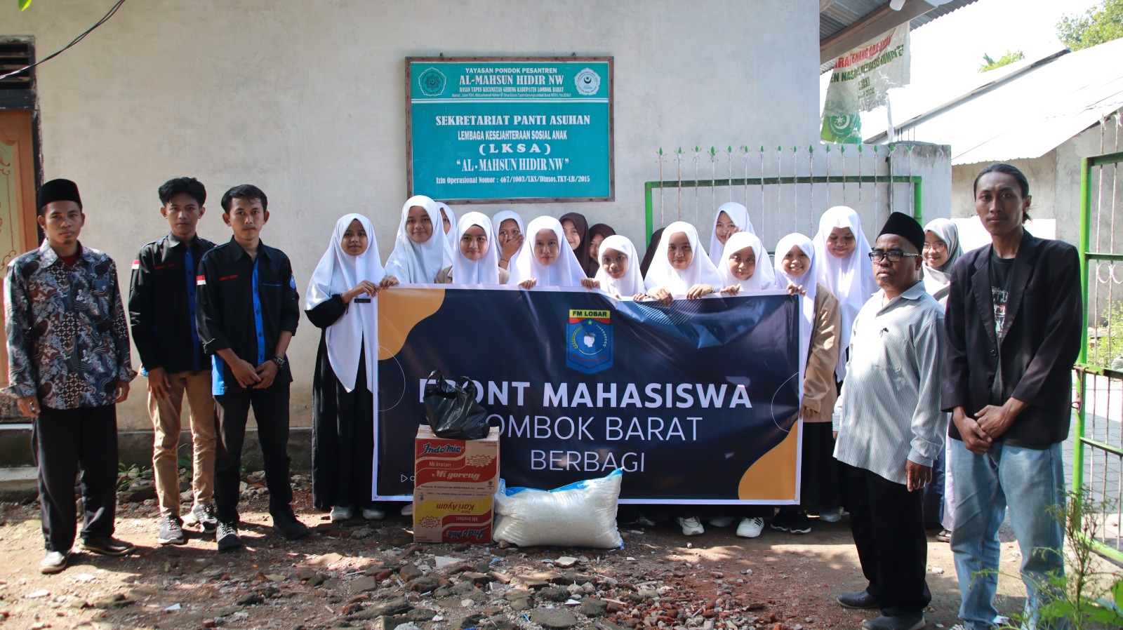 Front Mahasiswa Lombok Barat Berbagi, Berbakti di Tengah Kesulitan Masyarakat