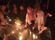 Cahaya Lilin Dilesiu Terangi Makam Dusun Dasan Tebu, Sambut Malam Nuzulul Quran
