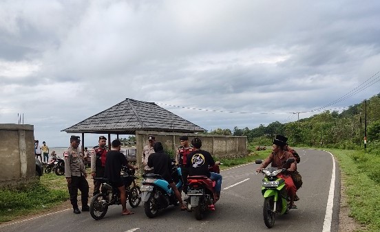 Patroli Polsek Sekotong Ciptakan Keamanan Menjelang Berbuka Puasa