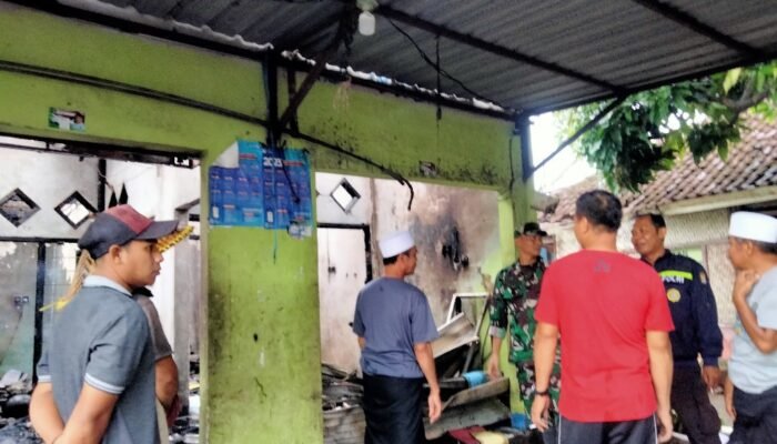 Sinergi Babinsa dan Bhabinkamtibmas dalam Tanggap Darurat Kebakaran di Lombok Barat