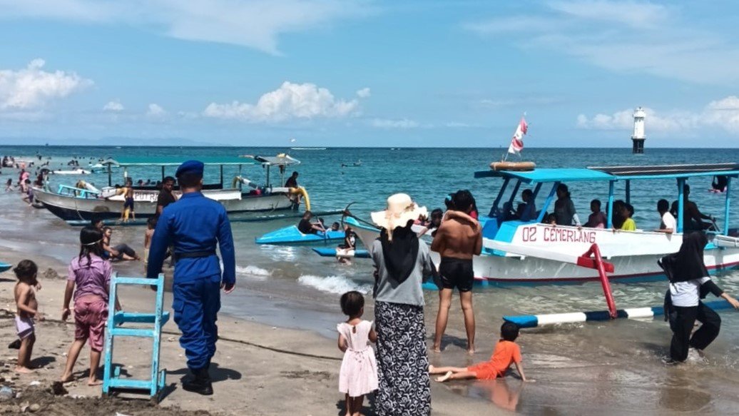 Patroli Laut Senggigi Digelar, Polairud Imbau Pengunjung Jaga Kebersihan dan Waspada Cuaca