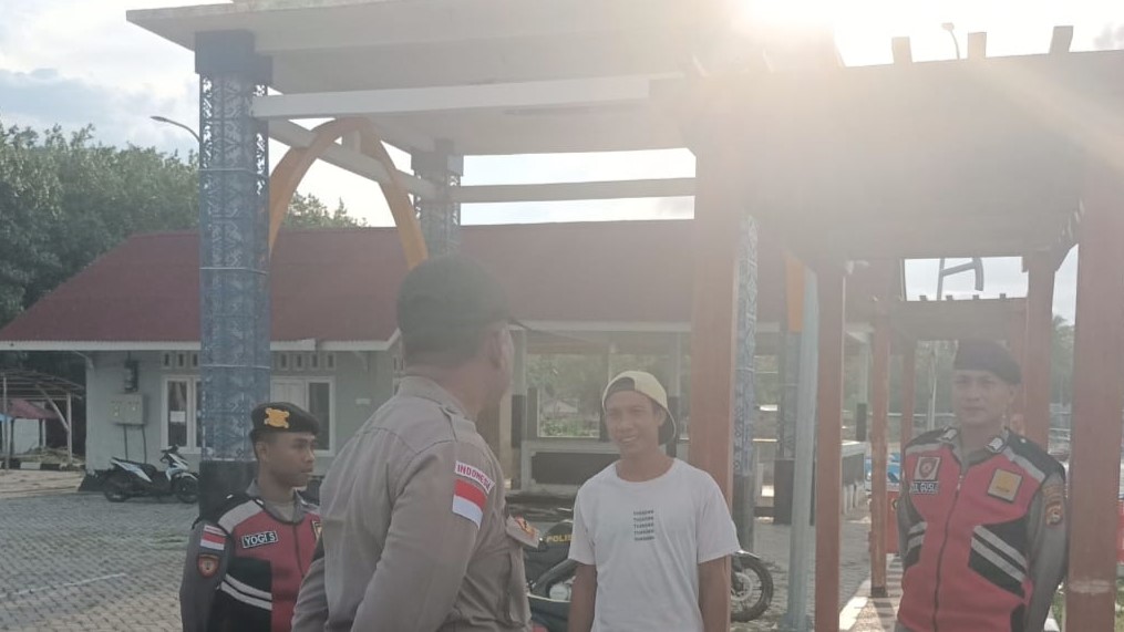 Patroli Polsek Sekotong Jaga Keamanan Dermaga Tawun