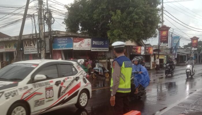 Polsek Batulayar Gelar Patroli Sore, Cegah Kemacetan dan Laka Lantas di Kawasan Wisata Senggigi