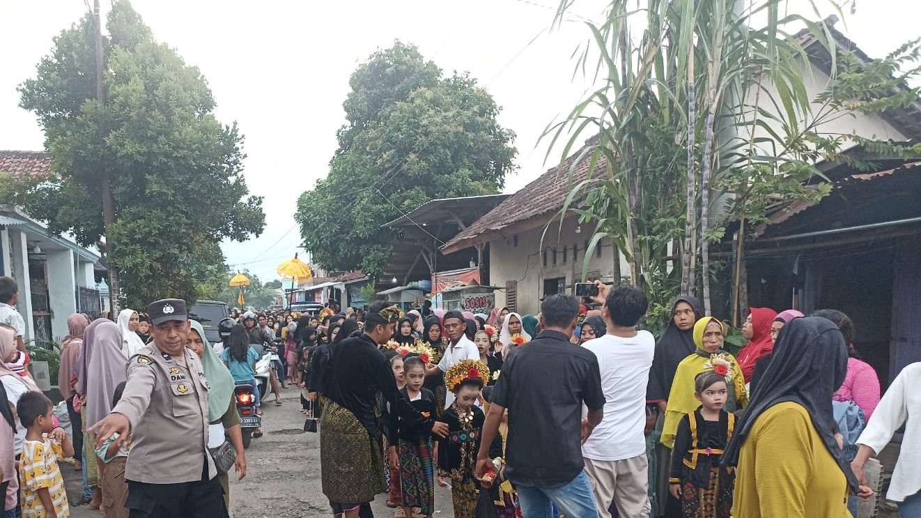 Polsek Gerung Pantau Tradisi Adat Nyongkolan di Desa Beleka