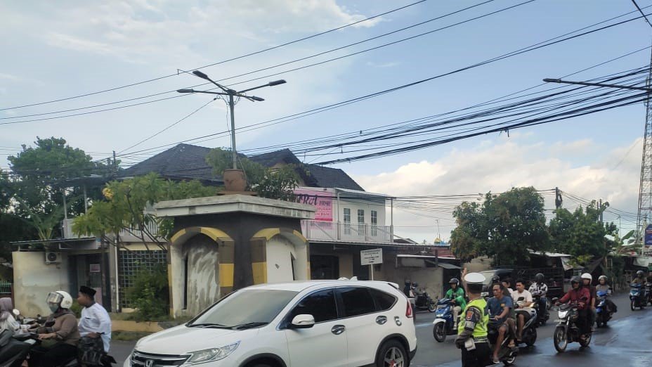 Satlantas Polres Lombok Barat Gelar Pengaturan Sore dan Pengamanan Sholat Maghrib