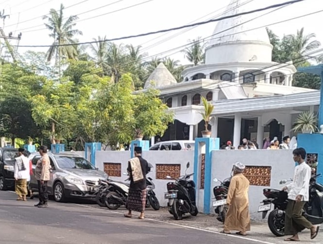 Sholat Ied di Batu Layar Berlangsung Aman dan Khidmat, Ditemani Pengamanan Ketat Petugas