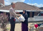 Jumat Berkah Sat PJR Polda NTB: Peduli Sesama dengan Nasi Bungkus