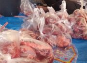 Kemenag Lombok Barat Sembelih 6 Sapi Kurban dan Bagikan Dagingnya Kepada Masyarakat