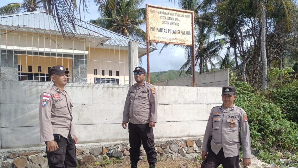 Patroli dan Silaturahmi Polsek Sekotong di Pos Pantau Pulau Sepatang