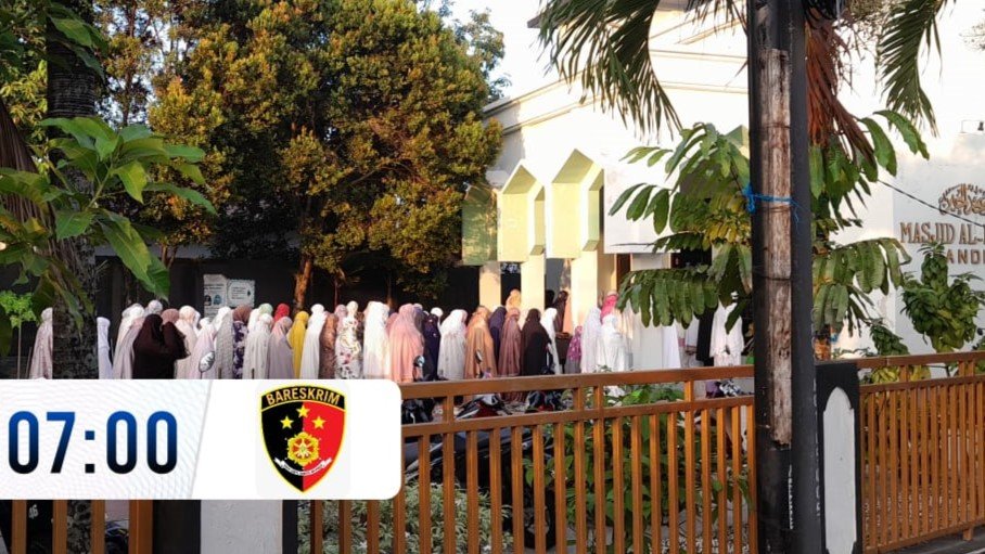 Pengamanan Ketat dan Lalu Lintas Lancar Saat Sholat Idul Adha 1445 H di Masjid Al-Khaer, Lombok Barat