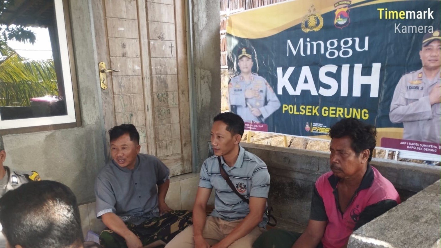 Dialog Hangat Warga dan Polisi di Minggu Kasih Polsek Gerung