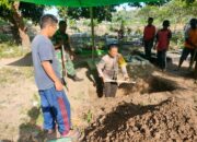 Bhabinkamtibmas Dan Babinsa Di Alas Ikut Menggali Kuburan Untuk Makam Warga Binaan