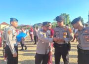 Antisipasi Judi on line Wakapolres Sumbawa Barat usai apel pagi Periksa Hand Phone anggota