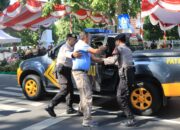 Tidak Terima Hasil Pilkada, Ribuan Massa Aksi Menyerang Kantor KPU NTB