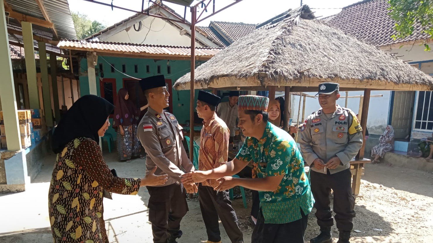 Kapolsek Sekotong Sambangi Keluarga Duka, Perkuat Sinergi Polri dan Masyarakat