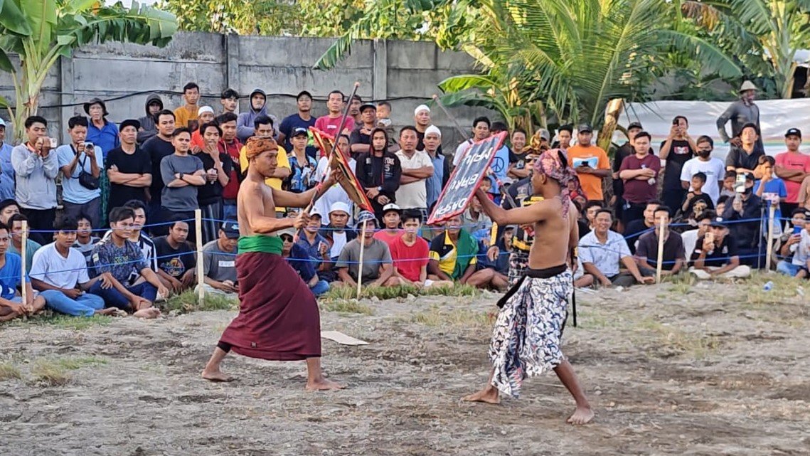 Keseruan Festival Peresean Belet Betatu Saling Kemos Jilid II