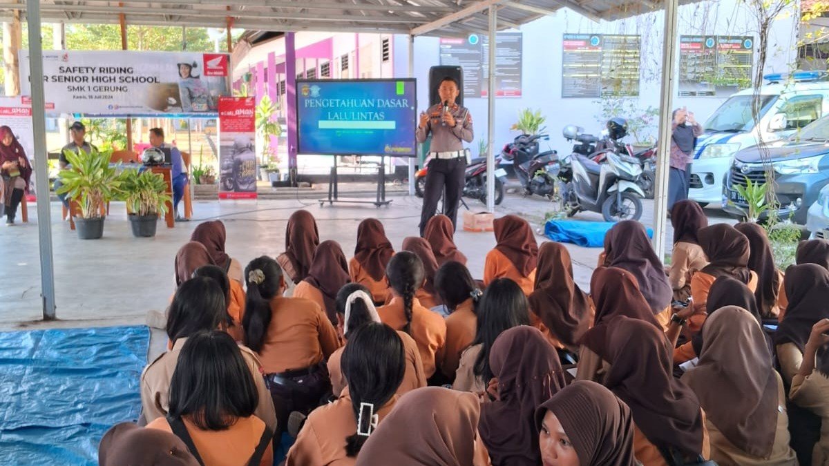 Police Goes to School, Upaya Polres Lombok Barat Tekan Angka Kecelakaan di Kalangan Pelajar