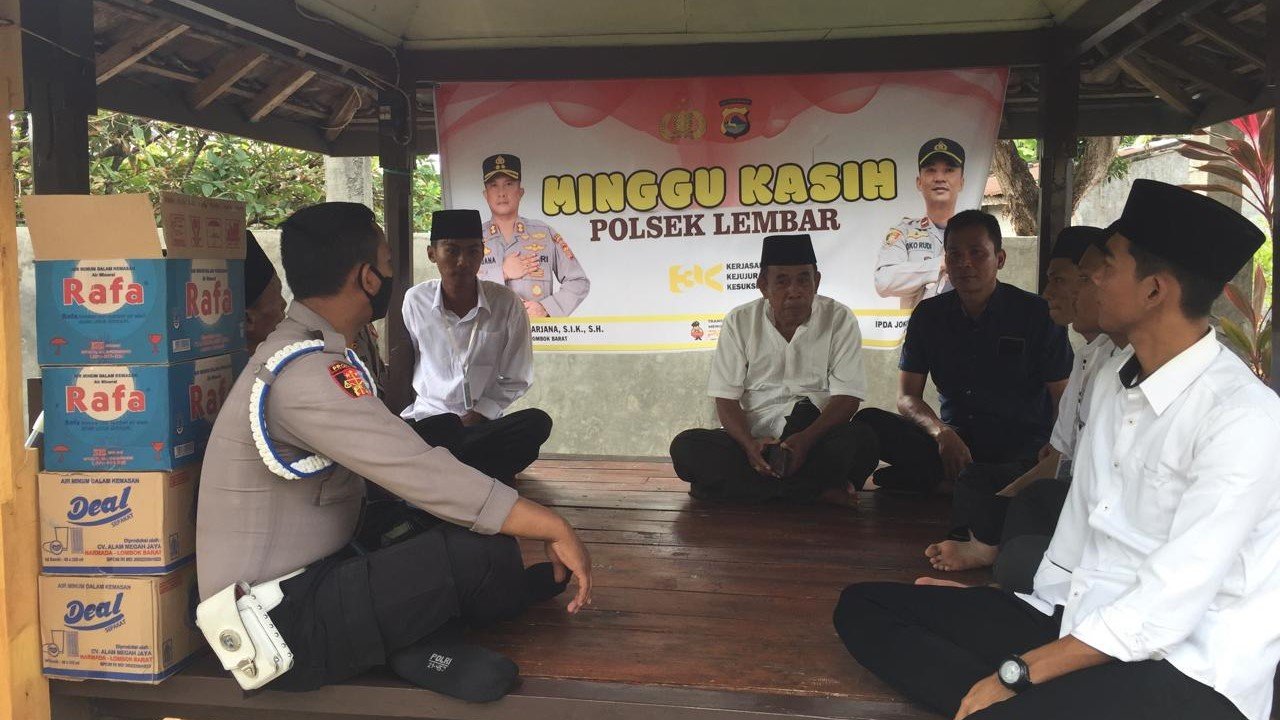 Polsek Lembar Gelar Minggu Kasih, Dengar Aspirasi Masyarakat Dusun Gunung Gundil