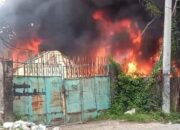 Akibat Arus Pendek Listrik, Sebuah Gudang Pengolahan Barang Bekas Terbakar Di Babakan