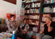 Kapolsek Batulayar Sambangi Warga, Jalin Kemitraan Demi Kamtibmas Kondusif