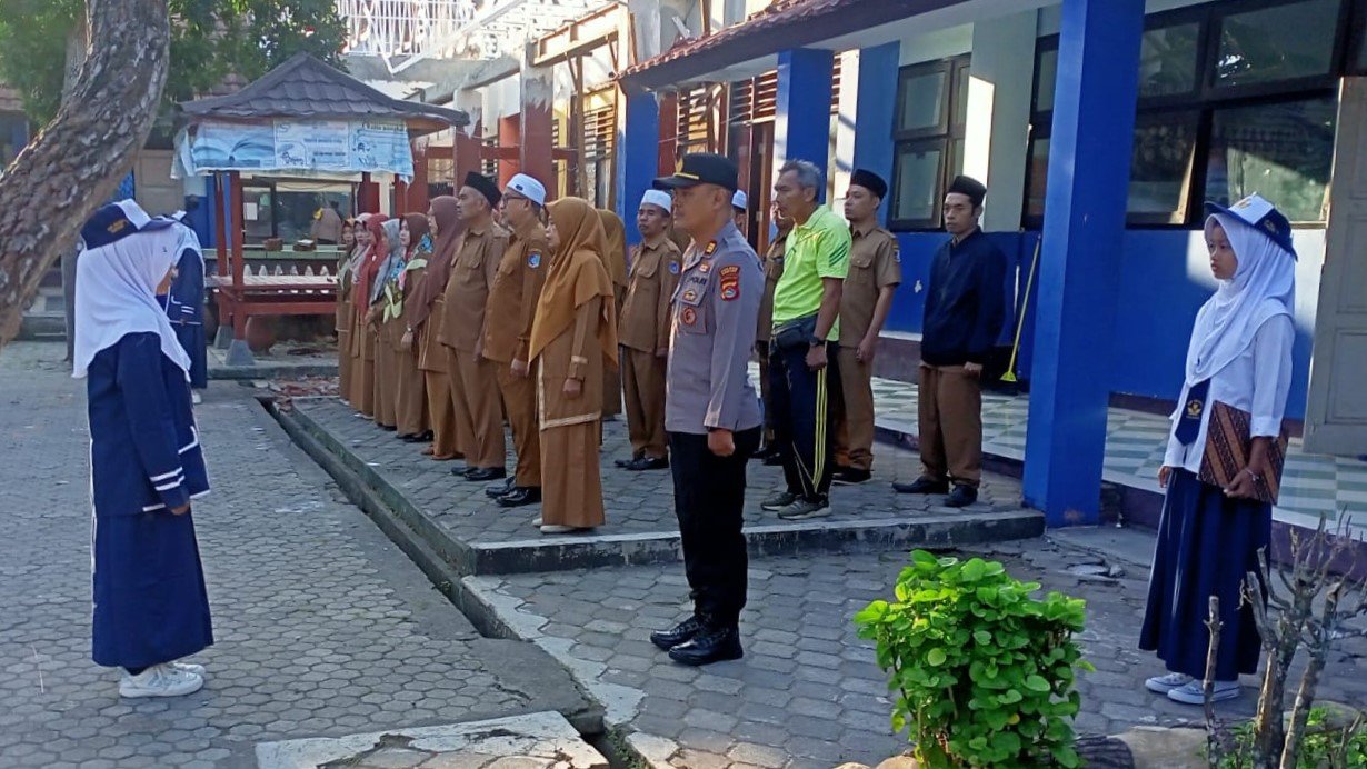 Kapolsek Kediri Sampaikan Pesan Moral di SMP 1 Kediri