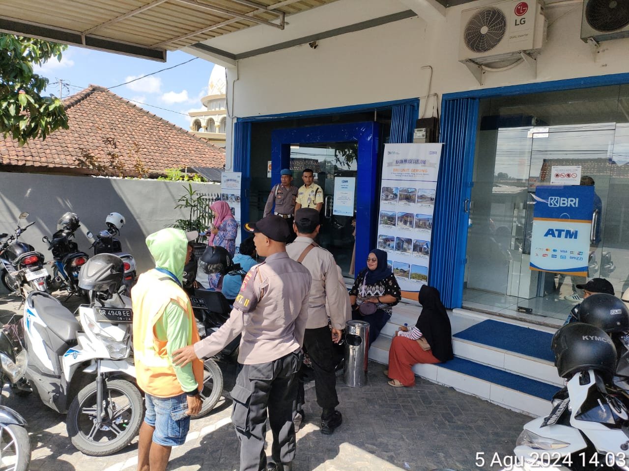 Patroli Intensif Polsek Gerung, Amankan Objek Vital Perbankan