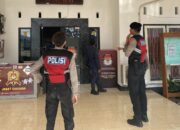 Patroli Intensif, Polres Lombok Barat Amankan KPU Jelang Pilkada