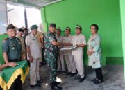 Senyum Sumringah Veteran Dapatkan Hadiah Saat Tournamen Golf Piala Danrem 162/WB