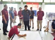 Stafsus Menkumham Kagum Kerajinan Cukli dan Batik Gembok Warga Binaan Lapas Lombok Barat