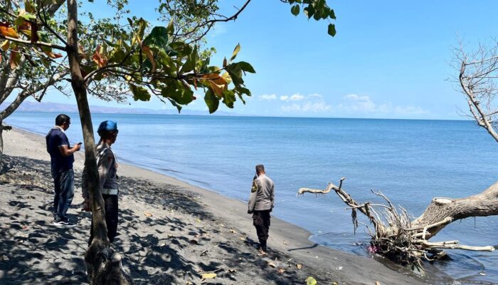 Kapolsek Gerung Pantau Keamanan Wisatawan di Pantai Induk