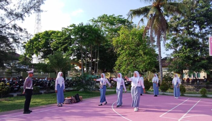 Satlantas Polres Lombok Barat Latih PKS di SMAN 1 Gerung: Tingkatkan Kesadaran Lalu Lintas