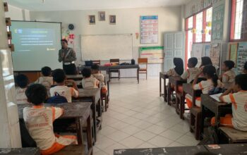 Polres Lombok Barat Kenalkan Tertib Lalu Lintas ke Anak SD Melalui Program Polsanak