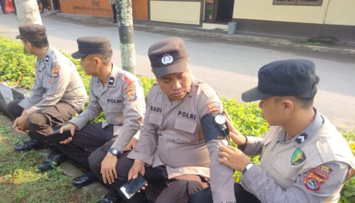 Si Dokkes Polres Lombok Barat Gelar Cek Kesehatan untuk Operasi Mantap Praja