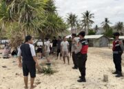 Polsek Sekotong Lakukan Patroli Rutin di Pantai Elak-Elak untuk Jaga Keamanan Wisatawan