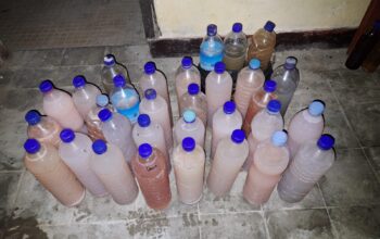 Gerebek Miras Jelang Tahun Baru, Polsek Gerung Amankan Puluhan Botol Tuak