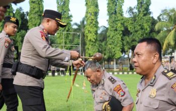 Dedikasi dan Loyalitas Dihargai: Polres Lombok Barat Gelar Upacara Kenaikan Pangkat dan Purna Tugas