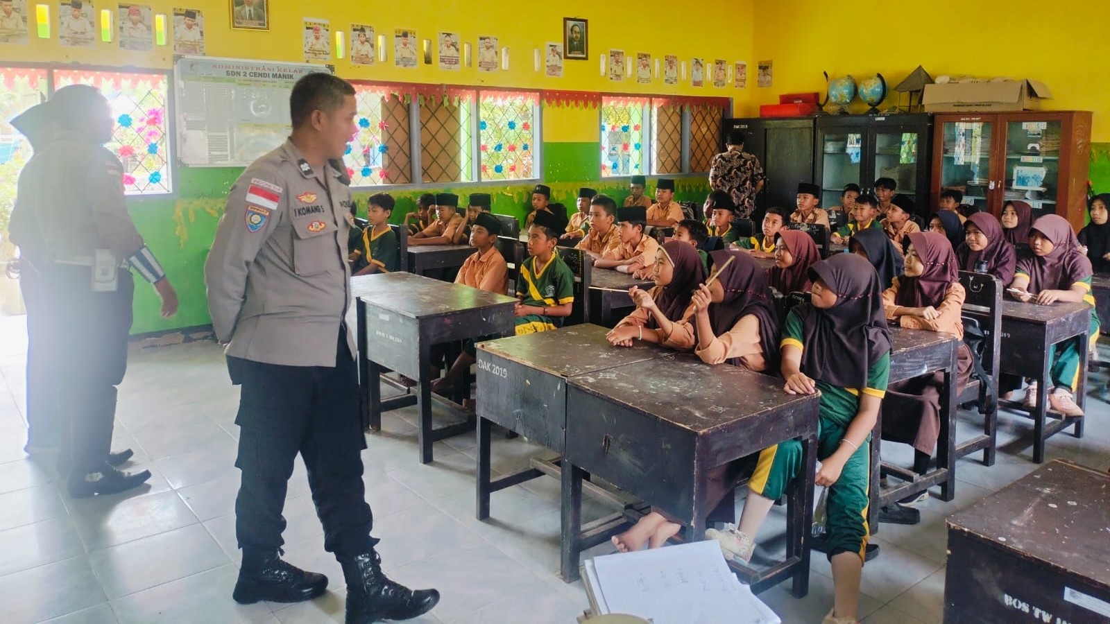 Polsek Sekotong Gelar Program Menyapa Sekolah, Fokus pada Narkoba