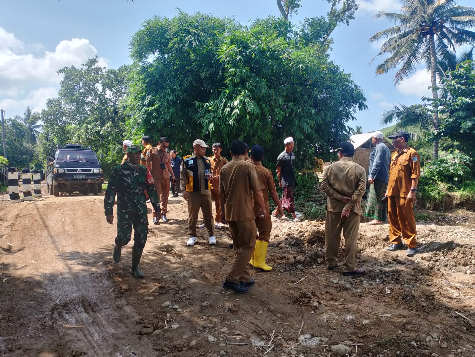 Respon Cepat! Pj Bupati Lombok Barat Tinjau Langsung Lokasi Banjir Sekotong