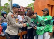 Polri Peduli, Propam Polda NTB Bagi 100 Kotak Sarapan untuk Driver Ojol