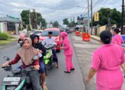 Di Balik Pembagian Takjil Polsek Kediri, Pesan Mendalam Ini Terungkap