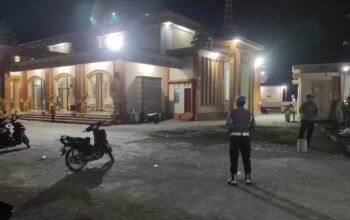 Antisipasi Kemacetan & Curanmor, Polisi Kawal Tarawih di Lembar