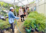 Dukung Ketahanan Pangan, Polisi di Lombok Barat Bantu Warga Berkebun