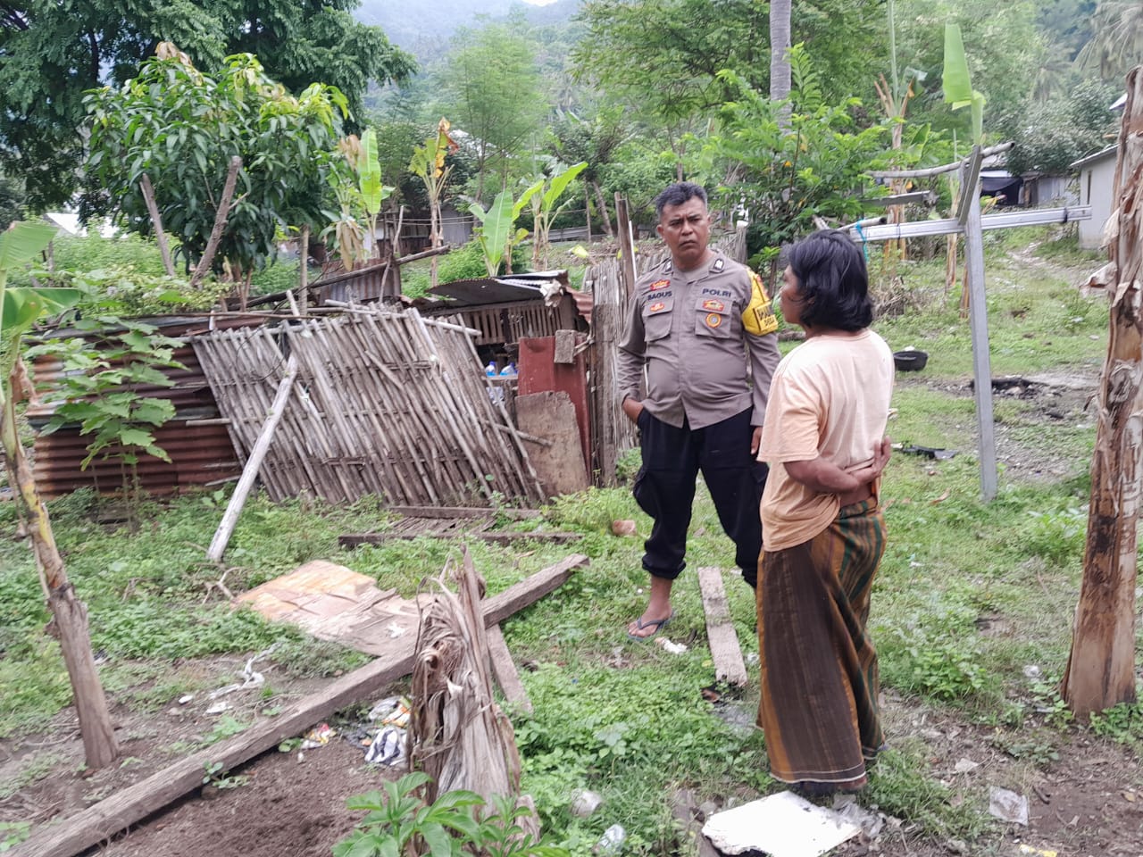 Dukung Ketahanan Pangan, Bhabinkamtibmas Motivasi Warga Bertani di Senggigi