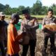 Kapolres Lombok Barat Turun ke Jalan, Bagikan Takjil di Gerung