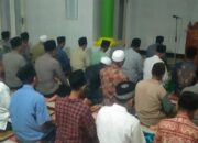 Sinergi Polri-Masyarakat: Kapolsek Kediri Tarawih Bersama Warga